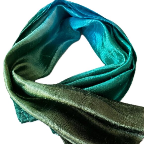 Gorgeous Raw Silk Handwoven Scarf / Shawl Emerald Green Ombré - Picture 5 of 6